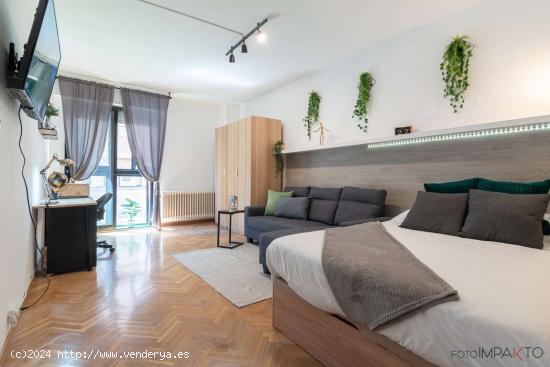 ¡Habitaciones en alquiler en un piso de 7 habitaciones en Madrid! - MADRID