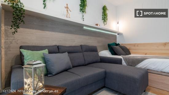 ¡Habitaciones en alquiler en un piso de 7 habitaciones en Madrid! - MADRID