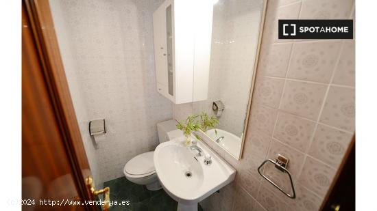 Se alquila habitación en piso de 4 dormitorios en Abando, Bilbao - VIZCAYA