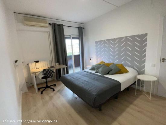 ¡Habitaciones en alquiler en un apartamento de 7 habitaciones en Barcelona! - BARCELONA