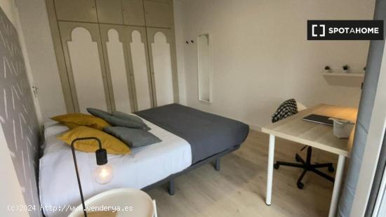 ¡Habitaciones en alquiler en un apartamento de 7 habitaciones en Barcelona! - BARCELONA