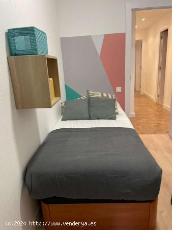 ¡Habitaciones en alquiler en un apartamento de 7 habitaciones en Barcelona! - BARCELONA