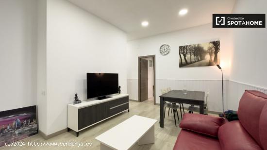 Se alquila habitación en piso de 4 dormitorios en Barcelona - BARCELONA