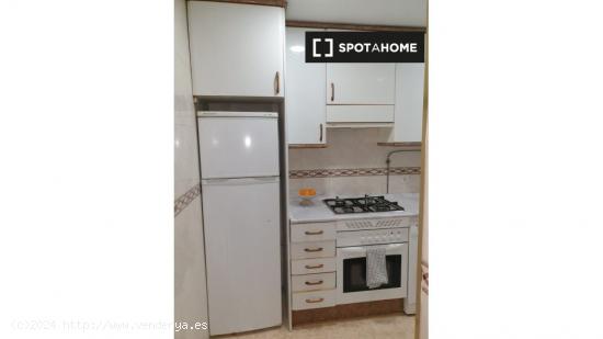 Se alquila habitación en apartamento de 4 dormitorios en Getafe - MADRID