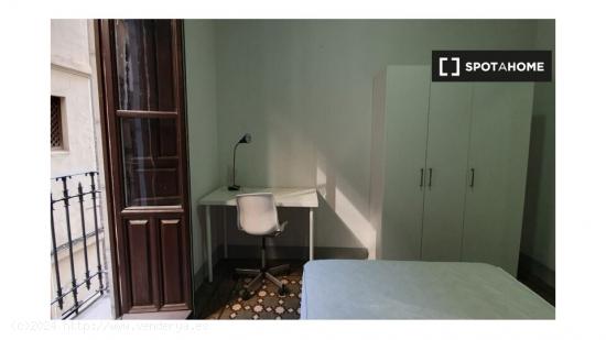 ¡OFERTA DE TIEMPO LIMITADO! Habitación en piso de 6 habitaciones en el Centro de Granada - GRANADA