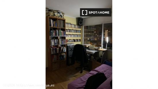 Habitación en piso compartido en barcelona. - BARCELONA