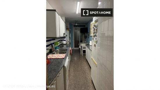 Habitación en piso compartido en barcelona. - BARCELONA