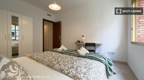 Habitación en piso compartido en barcelona. - BARCELONA