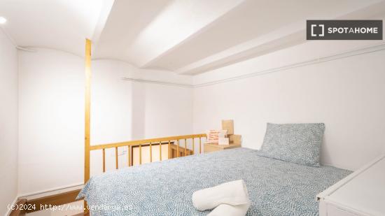 Se alquila habitación en piso compartido en Barcelona - BARCELONA