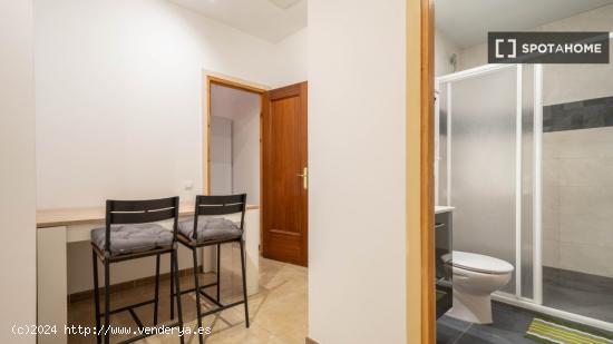 Se alquila habitación en piso compartido en Barcelona - BARCELONA