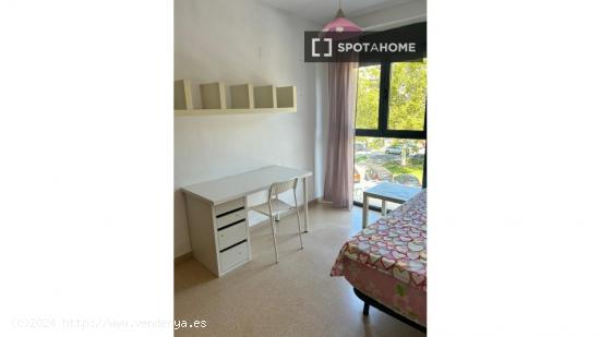 Habitaciones en alquiler en apartamento de 4 dormitorios en Paterna - VALENCIA