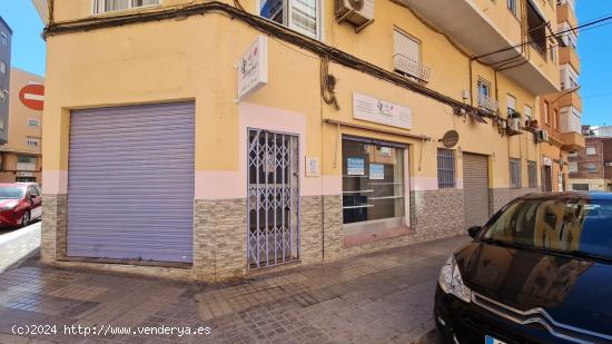 EN VENTA LOCAL COMERCIAL EN  PETRER ZONA LAS CHIMENEAS - ALICANTE