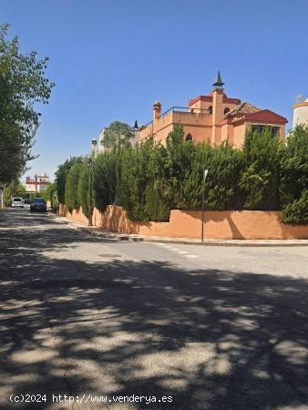 Chalet en urbanización Villas Blancas - GRANADA