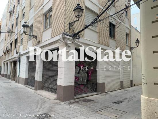  LOCAL COMERCIAL ESQUINERO EN LA SEU CON 3 PERSIANAS A LA CALLE - VALENCIA 