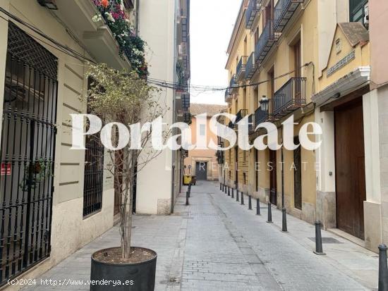 LOCAL COMERCIAL ESQUINERO EN LA SEU CON 3 PERSIANAS A LA CALLE - VALENCIA