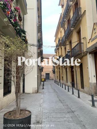 LOCAL COMERCIAL ESQUINERO EN LA SEU CON 3 PERSIANAS A LA CALLE - VALENCIA