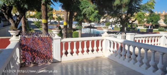 Casa Adosada en Urbanización El Poblet, El Campello - ALICANTE