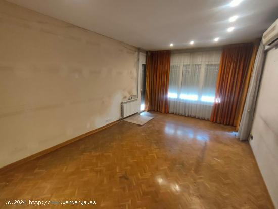 PISO CON PARQUING EN VENTA - BARCELONA