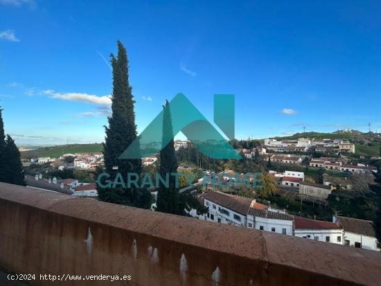 SE VENDE CASA CON TERRENO EN ZONA PARTE ANTIGUA - CACERES