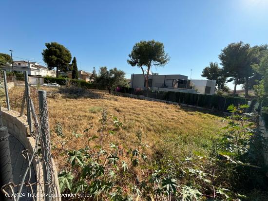  ¡Terreno Exclusivo en Venta! Parcela de 700 m² en Santa Apolonia, El Vedat de Torrent - VALENCIA 