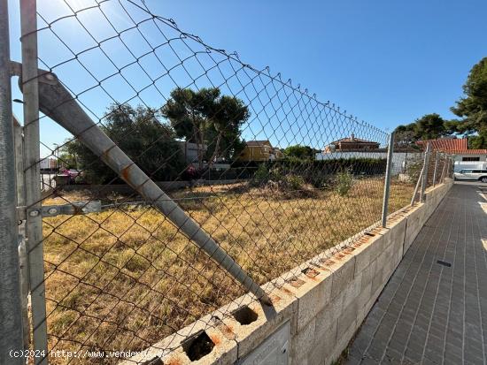 ¡Terreno Exclusivo en Venta! Parcela de 700 m² en Santa Apolonia, El Vedat de Torrent - VALENCIA