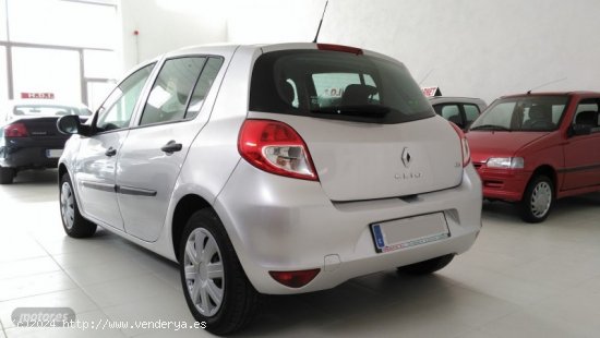 Renault Clio 1.5 DCI 5P de 2012 con 76.415 Km por 5.980 EUR. en Salamanca