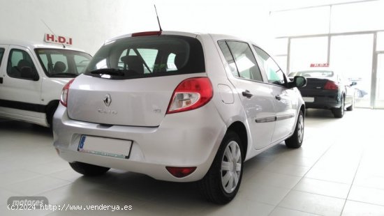 Renault Clio 1.5 DCI 5P de 2012 con 76.415 Km por 5.980 EUR. en Salamanca