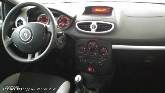 Renault Clio 1.5 DCI 5P de 2012 con 76.415 Km por 5.980 EUR. en Salamanca