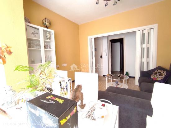 SE VENDE PISO EN NOVELDA ZONA GLORIETA  PRIMERO SIN ASCENSOR CON PATIO. - ALICANTE