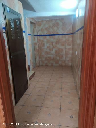 PISO CON BUEN BALCON Y PATIO - ALICANTE