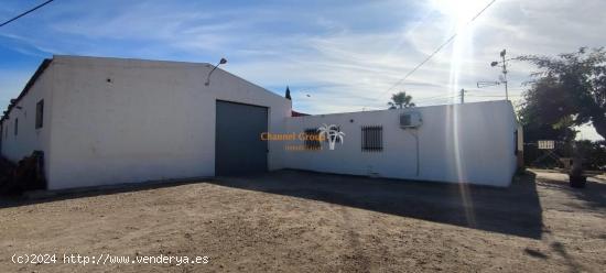 SE VENDE CASA DE CAMPO, CON 3 NAVES, ZONA PARTIDA DEL BOCH !!!! - ALICANTE