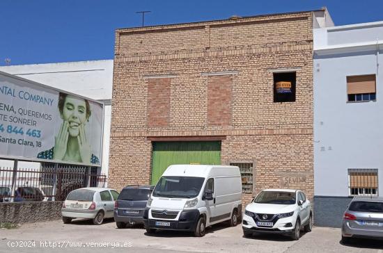 LOCAL EN BRUTO PREPARADO PARA HACER DOS PISOS ARRIBA - SEVILLA