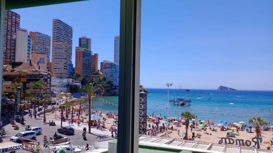 Lujoso piso con 4 dormitorios en 1 Línea playa Levante con vistas maravillosas al mar. - ALICANTE