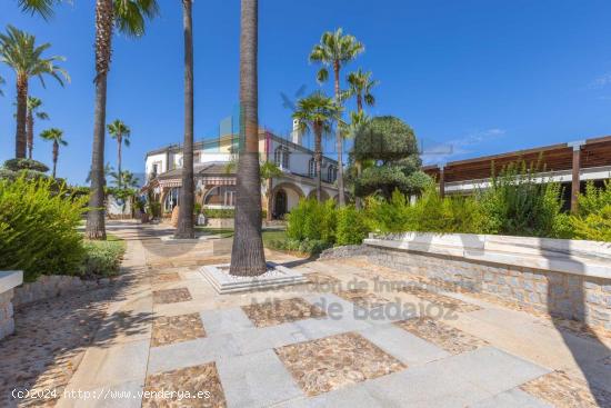  ESPECTACULAR CHALET EN TRES ARROYOS - BADAJOZ 