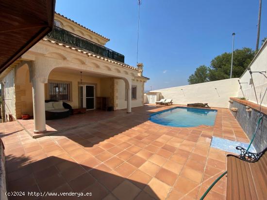 HERMOSA CASA EN POBLA DE VALLBONA - VALENCIA