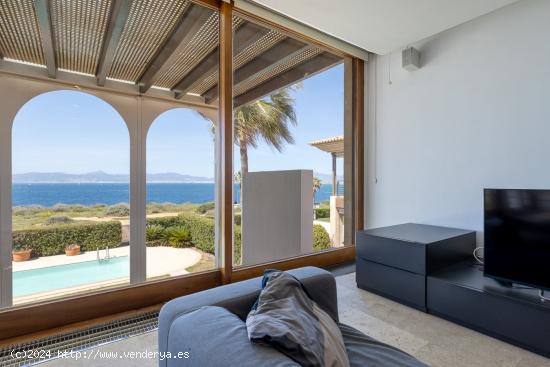 Villa en primera línea de mar, con espectaculares vistas, jardines y piscina - Son Verí Nou - BALE