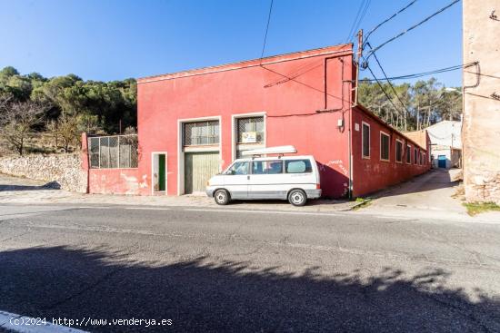 NAVE INDUSTRIAL A LA ENTRADA DEL PUEBLO - BARCELONA