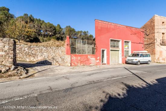 NAVE INDUSTRIAL A LA ENTRADA DEL PUEBLO - BARCELONA