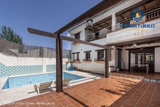 MARAVILLOSA CASA EN LÁCHAR CON 4 HABITACIONES, 4 BAÑOS, PISCINA Y AMPLIO GARAJE. - GRANADA