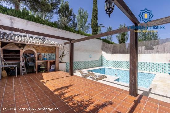 MARAVILLOSA CASA EN LÁCHAR CON 4 HABITACIONES, 4 BAÑOS, PISCINA Y AMPLIO GARAJE. - GRANADA