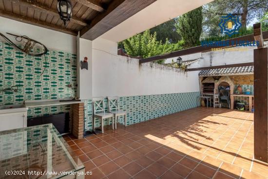 MARAVILLOSA CASA EN LÁCHAR CON 4 HABITACIONES, 4 BAÑOS, PISCINA Y AMPLIO GARAJE. - GRANADA