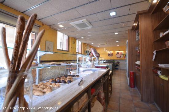 Negocio en funcionamiento de cafeteria, panaderia y reposteria (fabricación propia). - TARRAGONA