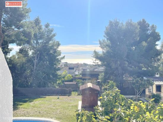 ADOSADO LUMINOSO CON VISTAS AL MAR Y PISCINA COMUNITARIA !!! - TARRAGONA