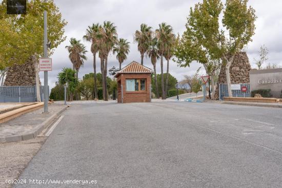  VENTA DE PARCELA EN LA URBANIZACIÓN CAÑADAS DEL PARQUE - GRANADA 