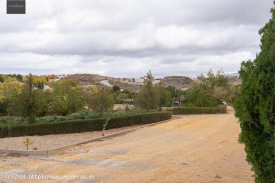 VENTA DE PARCELA EN LA URBANIZACIÓN CAÑADAS DEL PARQUE - GRANADA