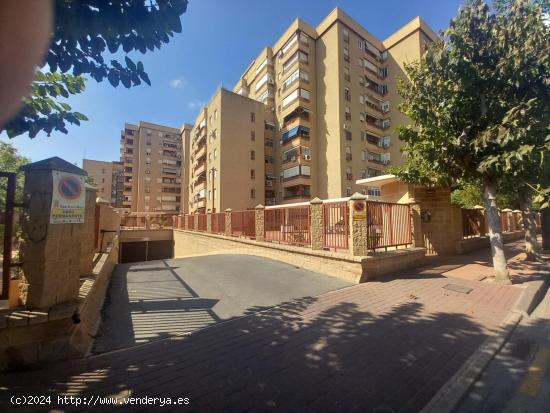 Oportunidad Única! Venta de Plaza de Aparcamiento Cerca del Centro de Murcia - MURCIA