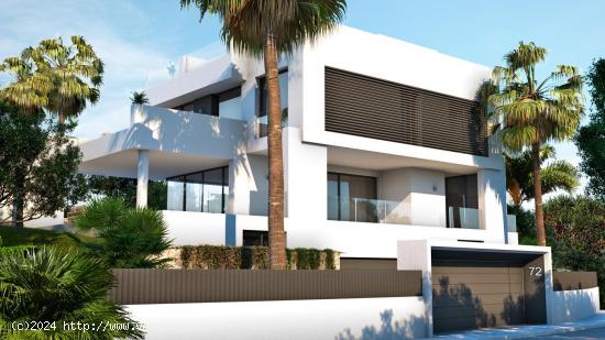 Villa de lujo de 5 dormitorios y 7 baños con vistas al Mar. Rio Real Golf, Marbella - MALAGA