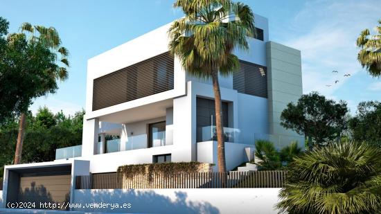 Villa de lujo de 5 dormitorios y 7 baños con vistas al Mar. Rio Real Golf, Marbella - MALAGA