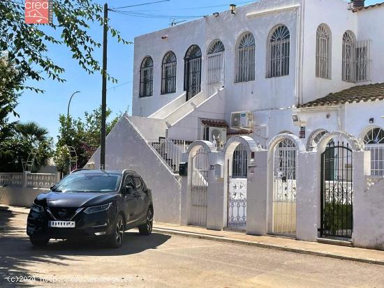 PLANTA BAJA CON DOS DORMITORIOS Y PARKING EN LA URBANIZACIÓN OASIS LOS NAREJOS - MURCIA