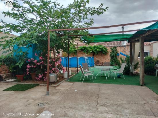  APIHOUSE VENDE CASA DE PUEBLO CON PATIO EN PLANTA BAJA EN VALDEPEÑAS. PRECIO 185.000€ - CIUDAD RE 